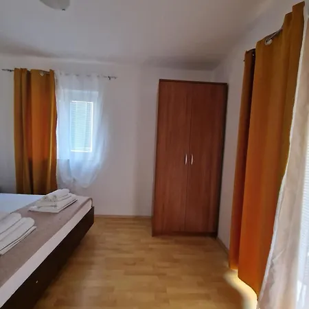 Apartment With A Parking Space Lopar, Rab - 16680