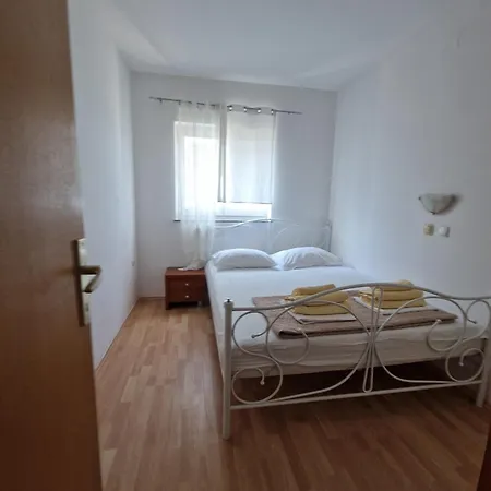 Apartment With A Parking Space Lopar, Rab - 16680 *