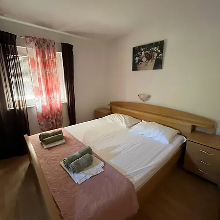 Apartment With A Parking Space Lopar, Rab - 16680 Lopar