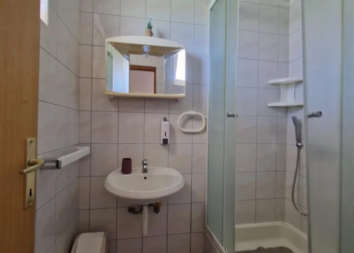 アパート With Parking Space Lopar, Rab - 16680 ロパール