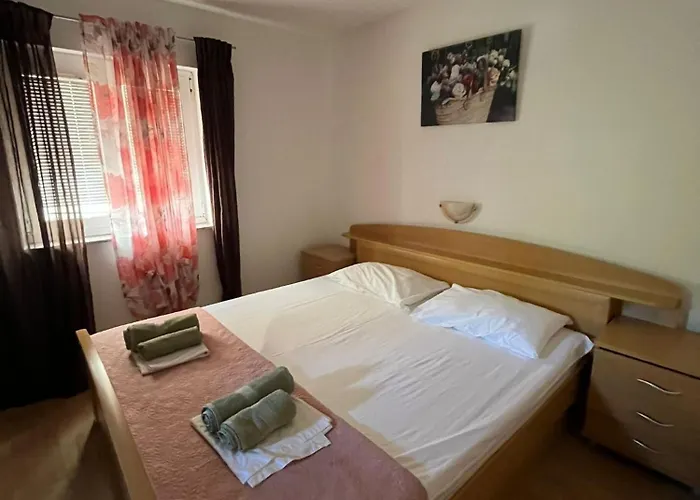 アパート With Parking Space Lopar, Rab - 16680 ロパール